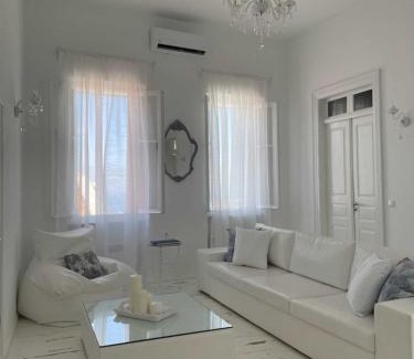 Ioulida Apartamento | The Elegant White House