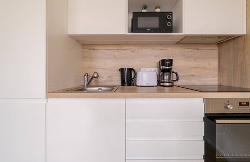 Smichov Apartamento | The Elegant White Suite in SmichovCity Residence
