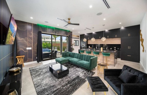 Victoria Park Casa | The Elements Home with 2 Pools