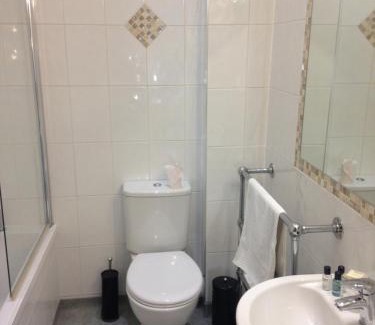 Newtown Hotel | The Elephant & Castle Hotel