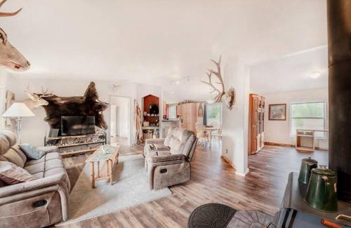 Boundary County Casa | The Elk Run 2 bed 2 bath family retreat with wifi