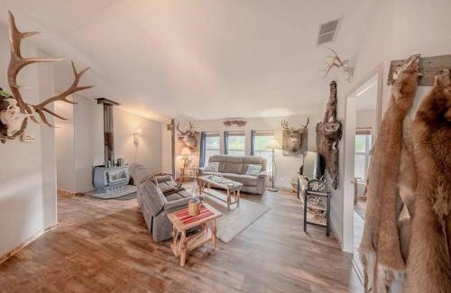 Boundary County Casa | The Elk Run 2 bed 2 bath family retreat with wifi