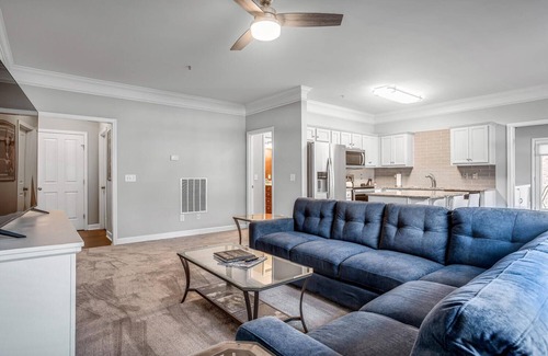 Melrose Apartamento | The Elliot - Pool & Gym Amenities