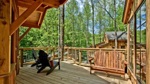 Gatlinburg Casa | The Elm in Treehouse Grove at Norton Creek