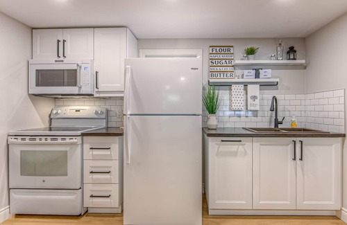 Elora Casa | The Elora Place Guest Suite-one block from Elora's vibrant downtown core!
