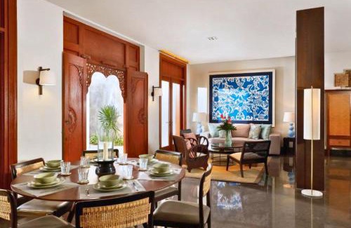 Bukit Villa | The Elston Glorious 6 BR Private Pool Villa ZN40