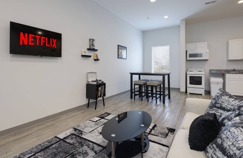 Maxwell Condominio | The Elvis Suite! 2 bd w/ a total vibe!