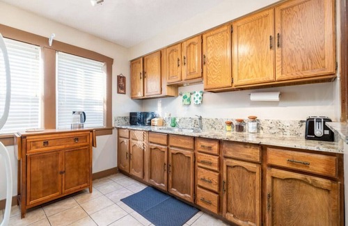 Lower Avenues Apartamento | The Emerald Cabin - Historic Downtown Avenues Apt