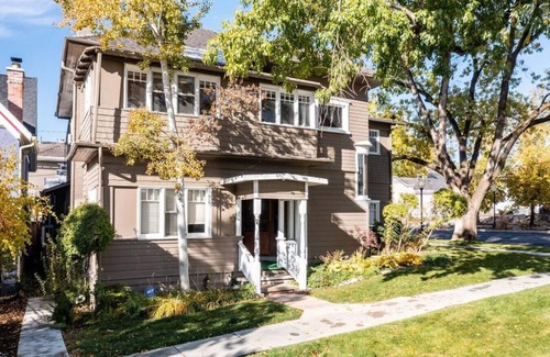 Lower Avenues Apartamento | The Emerald Cabin - Historic Downtown Avenues Apt