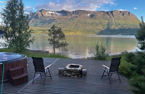 Grovfjord Casa | The Emerald Coast Cabin