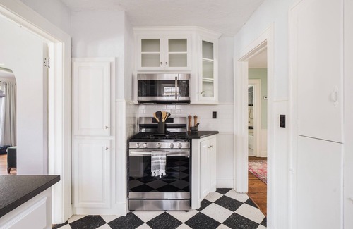 Central Oklahoma City Cabaña | The Emerald \V/ Historic Gem Near OU Med, Downtown