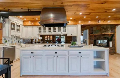 Blythewood Cabina | The Enchanted Acres Estate