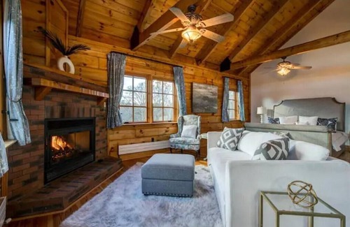 Blythewood Cabina | The Enchanted Acres Estate