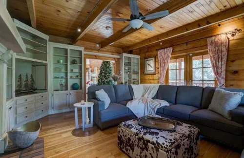 Blythewood Cabina | The Enchanted Acres Estate