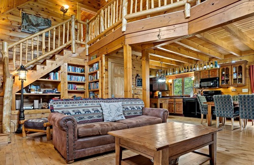 Lake Lure Cabina | Romántica casa de registro con hoguera! El Encantado - Carolina Properties