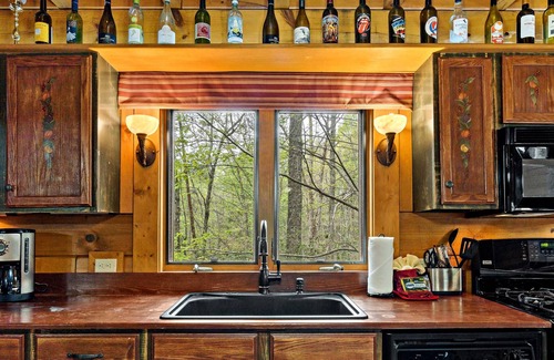 Lake Lure Cabina | Romántica casa de registro con hoguera! El Encantado - Carolina Properties