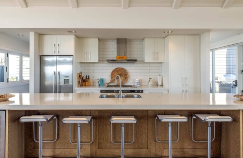Oneroa Casa | THE ESTATE | Coast & Country | WINTER DEAL - Stay for 3, Pay for 2