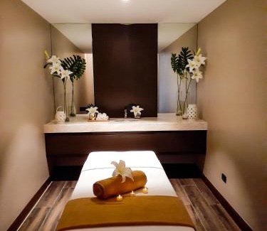 Talon Dos Hotel | The Excelsior Hotel Las Piñas