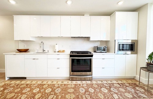 Center City Casa | The Executive/Center-City/3BR/4Bath/Private-Garage