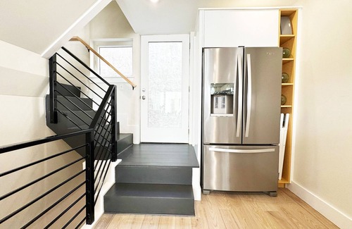 Center City Casa | The Executive/Center-City/3BR/4Bath/Private-Garage