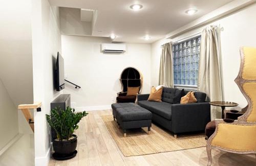Gayborhood Casa | The Executive - Center-City - 3BR-4Bath-Private-Garage