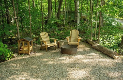 Miller Lake Casa | “The Explorer” Bell Tent | Glamping near Tobermory