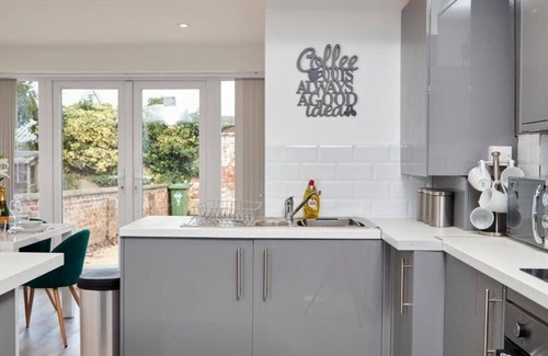 Rugby Casa | The Exquisite Central Rugby Gem