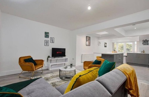 Rugby Casa | The Exquisite Central Rugby Gem