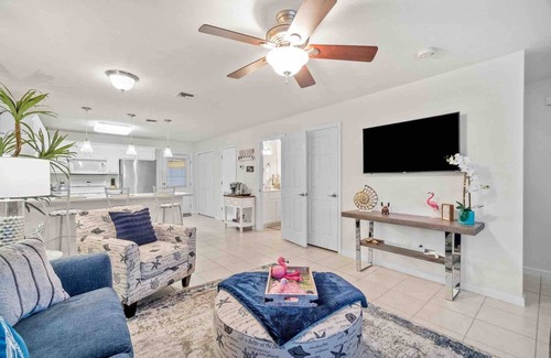 Upper Grand Lagoon Casa | The Fab Flamingo 🦩 2 King Beds 2 Miles to Beach 🏝