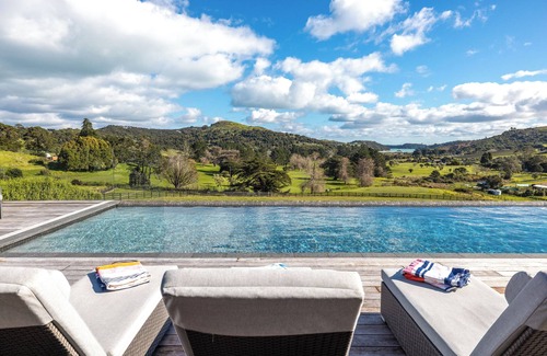 Onetangi Casa | THE Fairways - Coast & Country