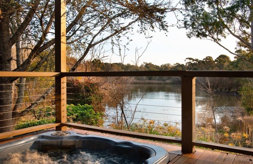 Werona Casa | The Falls at Lake Werona
