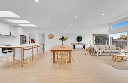 Rosebud Casa | The Family Beachside Escape by Ready Set Stay- HOUSE - pool, full linen