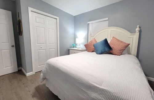 Parker Casa | The Family Hangar Modern Getaway - Entire House