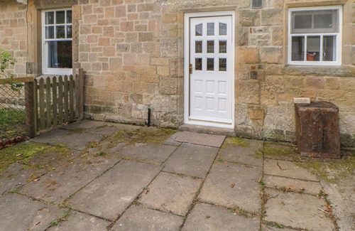 Corbridge Cabaña | THE FARM COTTAGE, pet friendly, with a garden in Corbridge