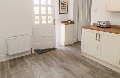 Corbridge Cabaña | THE FARM COTTAGE, pet friendly, with a garden in Corbridge