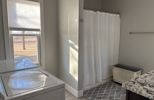 Lyons Casa | The Farmhouse-3-bedroom house nearby Humboldt close to I-90