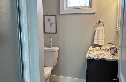 Lyons Casa | The Farmhouse-3-bedroom house nearby Humboldt close to I-90