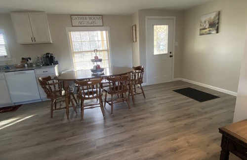 Newport Casa | The Farmhouse. Quiet, modern. Family Friendly. Short drive to the beach!