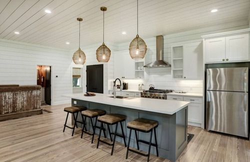 Round Top Casa | Luxury Texas Farmhouse @ The Lone Star Farm