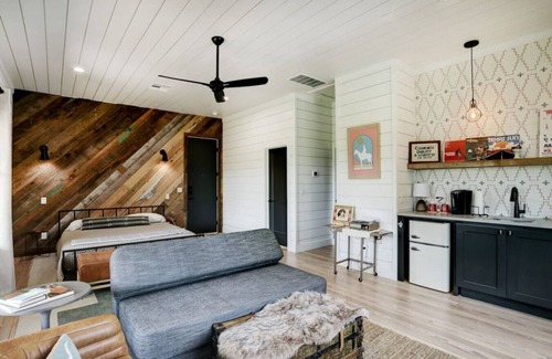 Round Top Casa | Luxury Texas Farmhouse @ The Lone Star Farm