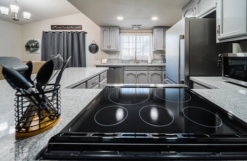 Merced Casa | The Farmhouse Townhouse in N. Merced w/fireplace