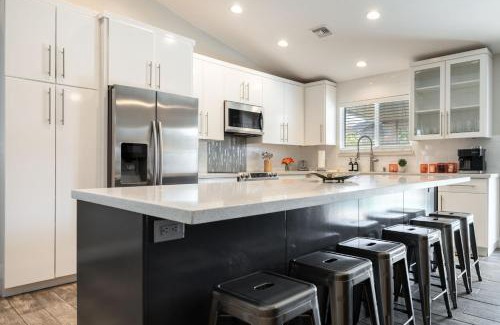 Sunset Ridge Casa | The Fashionable Fox Trotter with Heated Pool