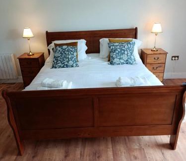 Kilmuckridge Cama Y Desayuno | The Feathered Nest Apartment at The Cracked Hen