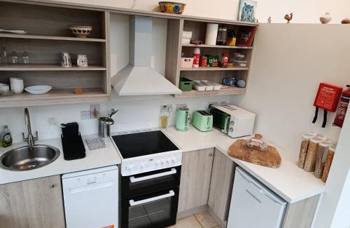 Kilmuckridge Cama Y Desayuno | The Feathered Nest Apartment at The Cracked Hen