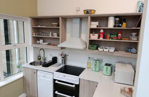 Kilmuckridge Cama Y Desayuno | The Feathered Nest Apartment at The Cracked Hen