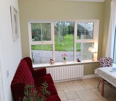 Kilmuckridge Cama Y Desayuno | The Feathered Nest Apartment at The Cracked Hen