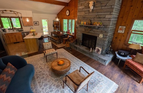 Town of Highland Casa | The Fern Hill Lodge: Cozy and Serene Getaway on 20 Private Acres