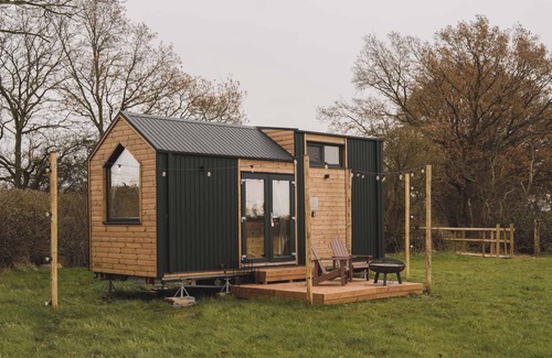 Abbess Roding Cabina | The Field View 2 by Tiny Away