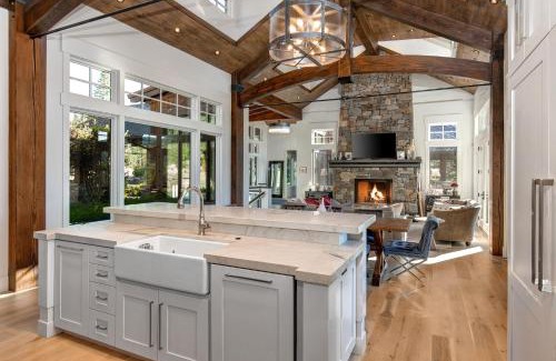 Park City Casa | The Finest Expression of Mountain Homes, Ski In Out, Hot Tub in The Colony