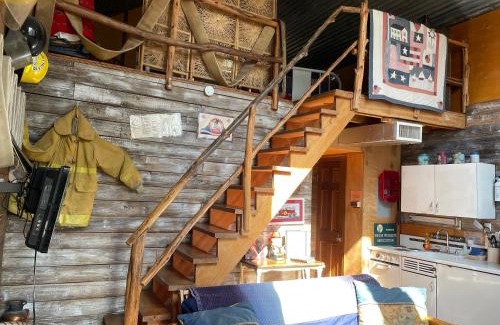 Marble Falls Casa | The Firehouse at Creekside Camp & Cabins